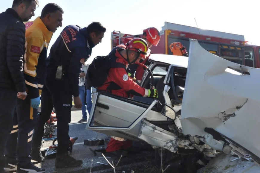 Hurda haline gelen bu otomobilden iki kişi sağ çıktı