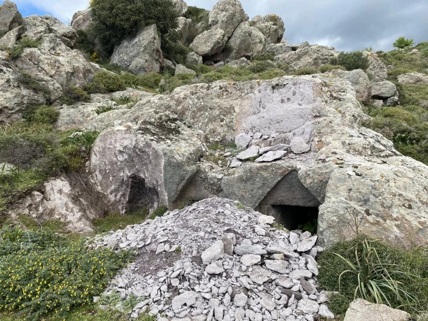 Bodrumda doğu yürüyüşüne çıkanlar Antik kentin talanı ile karşılaştılar