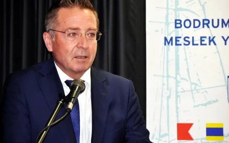 Bodrumlu profesörün protokol isyanı “Omuz yemekten iteklenmekten  bıktım”