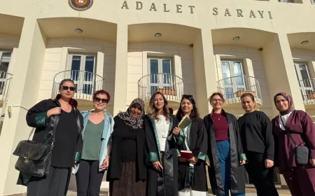 Katile Müebbet verildi kadınlar kararı ilk kez olumlu karşıladı “Cinsiyetçi Yargılamayı Aşan Bir Yargı Pratiği” TÜRKİYE’DE KADIN CİNAYETLERİNE ÖRNEK OLACAK BİR KARAR