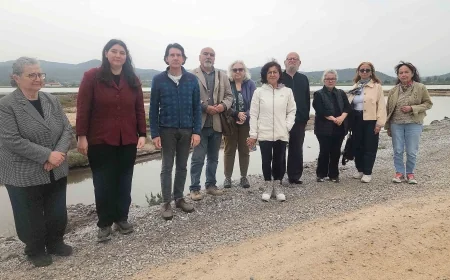 Cumhurbaşkanı kararnamesi ile koruma altına alınmıştı çöplüğe döndü  EGE’NİN EN ÖNEMLİ SULAK ALANLARINDAN BİRİ FLAMİNGO CENNETİ ÇÖPLÜK OLDU