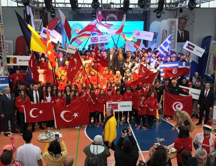 FOÇADA WİNDSURF TECHNO 293 DÜNYA ŞAMPİYONASINA MUHTEŞEM AÇILIŞ