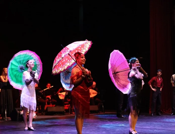 Muğla’da 70 ve 80’lerin müzikleri ile nostalji rüzgarları estirdiler