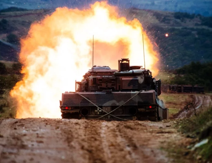 Yunanistan Güney Kıbrıs’ı cephaneliğe çeviriyor, şimdide tank sevkiyatı yapacaklar