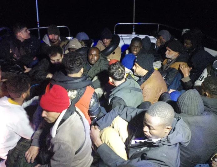 Bodrum açıklarında sürüklenen göçmenler kurtarıldı