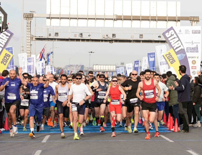 TÜRKİYE İŞ BANKASI 21. İSTANBUL YARI MARATONU’NA ‘İKİZLER DAMGASI’