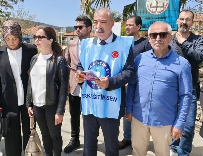 Öğrenci velileri tarafından tehdit edilen öğretmene eğitimciler sahip çıktı