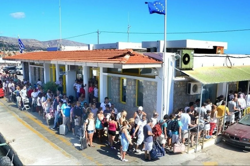 Türk turist akını Yunanistan’da Ege Adalarından anakaraya taştı