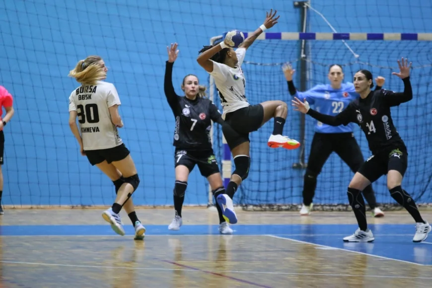 Hentbol’de Yalıkavakspor, Bursa’yı yendi 27-25