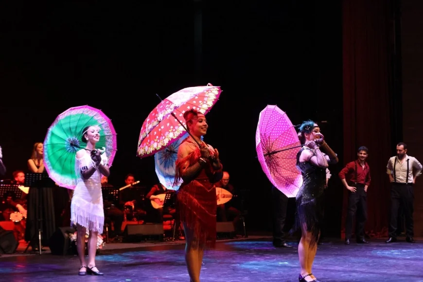 Muğla’da 70 ve 80’lerin müzikleri ile nostalji rüzgarları estirdiler