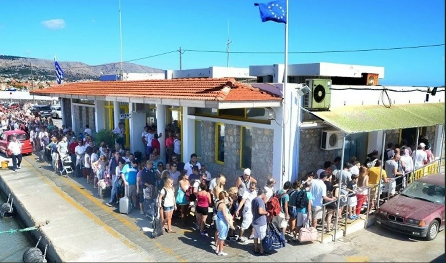 Türk turist akını Yunanistan’da Ege Adalarından anakaraya taştı