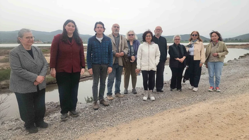 Cumhurbaşkanı kararnamesi ile koruma altına alınmıştı çöplüğe döndü  EGE’NİN EN ÖNEMLİ SULAK ALANLARINDAN BİRİ FLAMİNGO CENNETİ ÇÖPLÜK OLDU