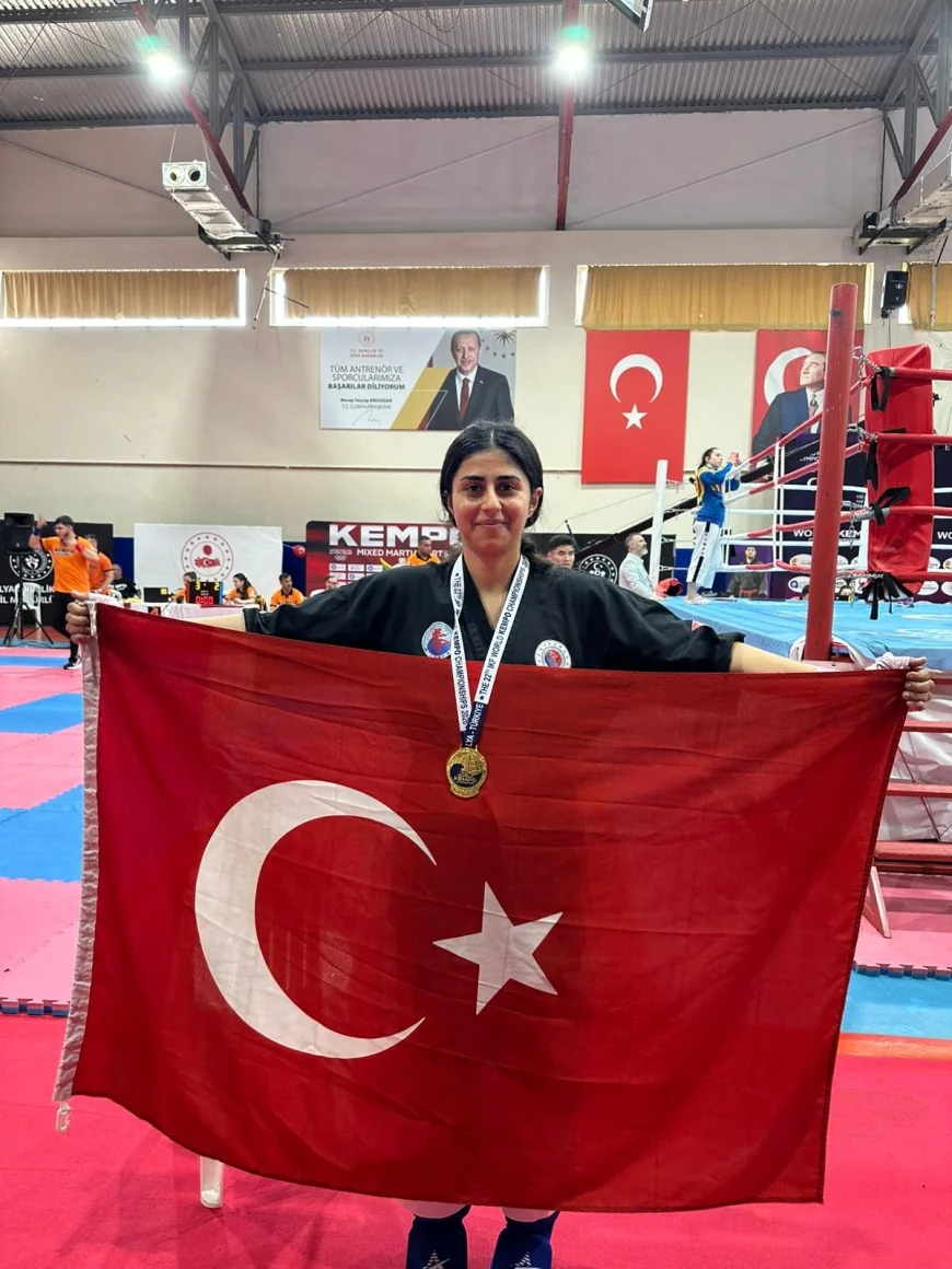 Bodrumlu Sahra Çiftçi Kempo'da dünya şampiyonu oldu