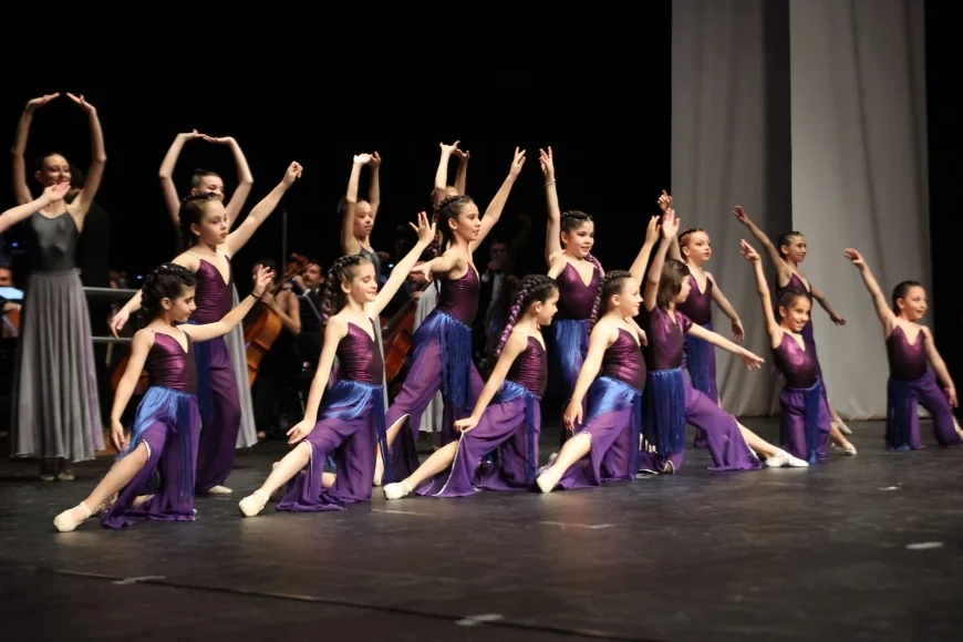 Muğlalı dansçılardan büyüleyen performans