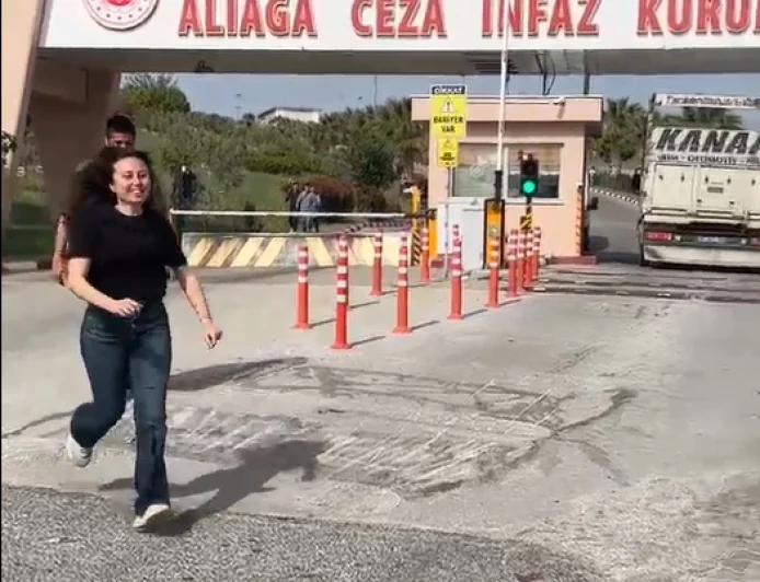 Esra Işık tahliye edildi, cezaevinden koşarak çıktı