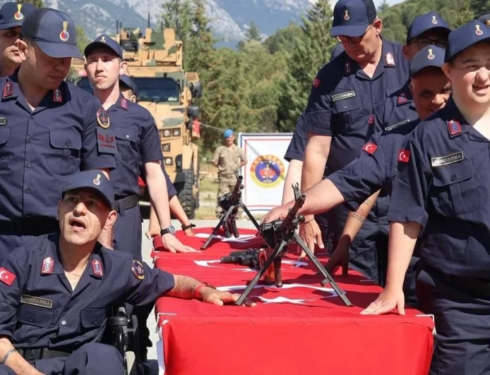 Muğla’da 29 engelli bir günlüğüne asker oldu