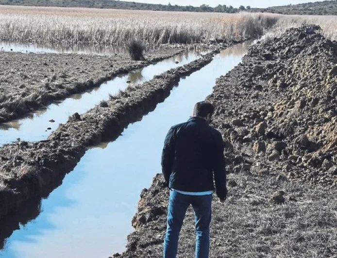 Kanallar açılarak kurutulmak istenen Cennet İris gölü kurtuldu.