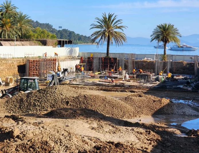 Bodrum’da inşaat yasağı başladı ama takan yok .... Bodrum’da inşaat yasağı başladı şantiyeler arı gibi çalıştı