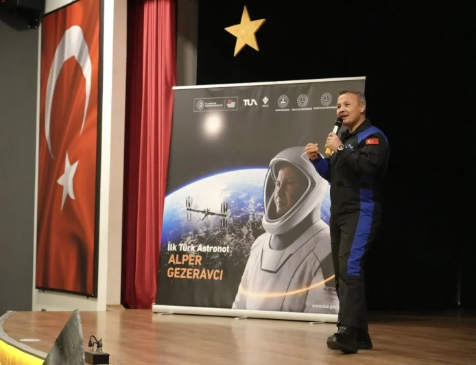 Türkiye’nin İlk Astronotu Alper Gezeravcı Muğla’da öğrencilerle buluştu