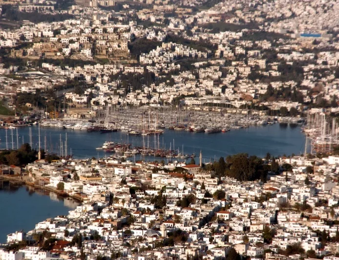Turizmin başkenti öğretmenlerin çilesi oldu...  Tatilciye eğlence öğretmene işkence olan kent, Bodrum