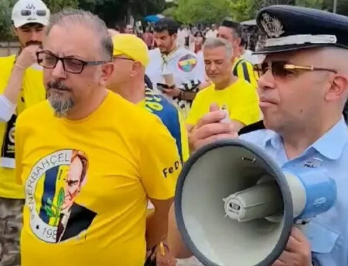 Yunan Emniyet Müdürü Fenerbahçe Taraftarına Türkçe Seslendi!