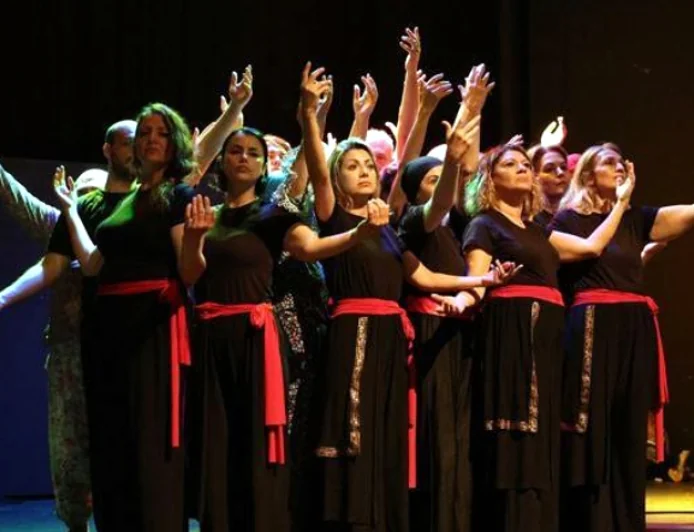 MABET, 'Böyledir Bizim Sevdamız' oyununu sahneledi