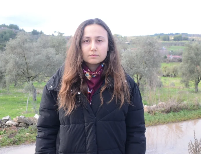    Esra Işık Akbelen mücadelesinde savunmaya hazırlanıyor...  Esra Işık tahliye oldu ama dava henüz bitmedi.