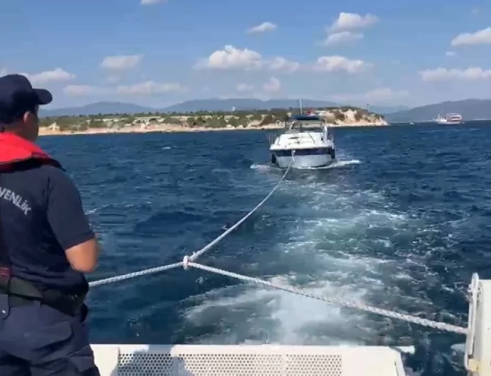 Torba Açıklarında Sürüklenen Tekneye Sahil Güvenlik Müdahalesi