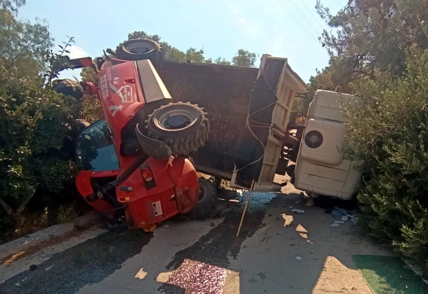 Bodrum’da Korkutan Kaza: İş Makinesi Yüklü Kamyon Devrildi, 3 Kişi Yaralandı