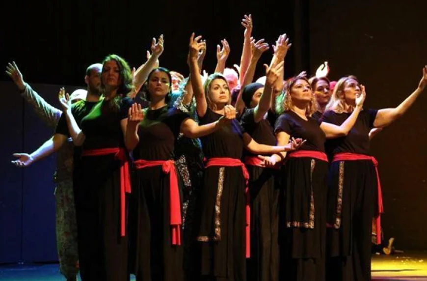 MABET, 'Böyledir Bizim Sevdamız' oyununu sahneledi