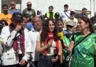 İkizköy Akbelenli Esra Işık adliye önünde isyan etti "KÖYLÜLERİN ZEYTİNLİKLERİNİ YAŞAMLARINI GELECEĞİNİ BİR ŞİRKETE PEŞKEŞ ÇEKMEK BU KADAR KOLAYMI KÖYLÜLERE REVAMI"