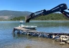 Güllük körfezinde kaçak iskeleler kaldırılıyor