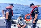 Yunanistan adasına yüzerek geçmeye çalışan göçmenler ölümden döndü,  sahil güvenlik kurtardı