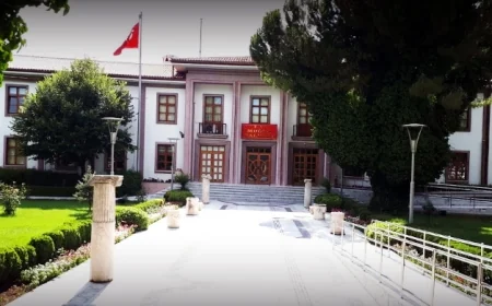 Muğla Mülki İdare Kadrosunda Büyük Deprem: 5 İlçe ve Vali Yardımcıları Değişti!
