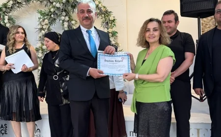 Muğla’da 30. yılını dolduran sağlık personeline plaket verildi