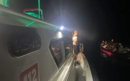 Bodrum Açıklarında 26 Düzensiz Göçmen Kurtarıldı, 1 Kaçakçı Şüphelisi Yakalandı