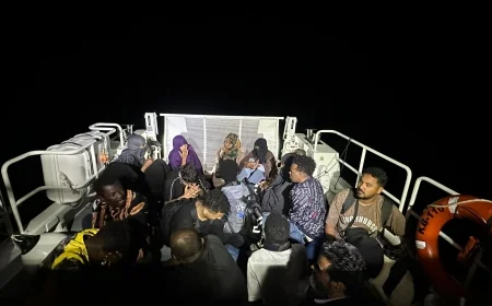 Bodrum Açıklarında Sürüklenen Göçmen Teknesindeki 16 Kişi Kurtarıldı