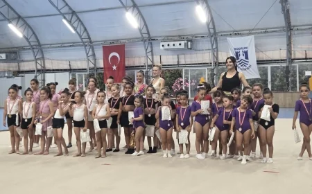 Yalıkavaksporlu cimnastikçiler gösterileri ile hayran bıraktı