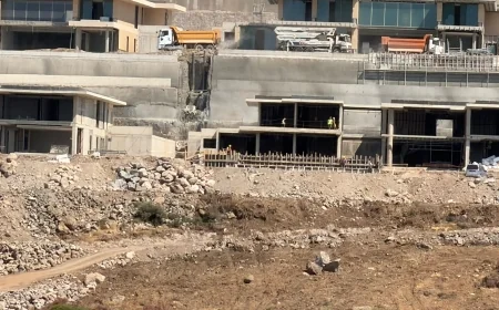 BODRUM’DA  MATKAP VE İŞ MAKİNELERİ SESLERİ ARASINDA ÇILDIRTAN TATİL