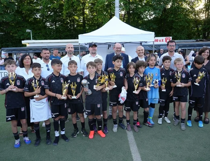 BODRUMLU FUTBOLCU AARIN ZİYA LOBAÇ, BEŞİKTAŞ KAFİLESİYLE ALMANYA'DAAKİ TURNUVADA HAYRAN BIRAKTI