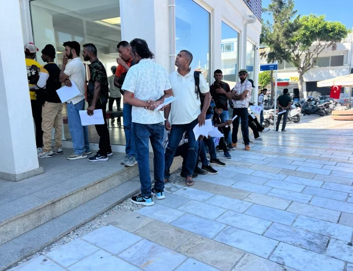TAM MAVİ DAVOS OLUYORDUK…Turist beklenen Bodrum’a Srilankalı inşaat işçisi akın etti