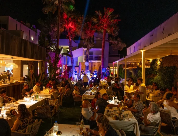 Türkbükü Lago Bodrum’da  Greek Night rüzgarı esti