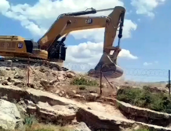 Akbelen’de iş makineleri kabusu evlere 10 metre kadar yaklaştı köylü sokağa fırladı