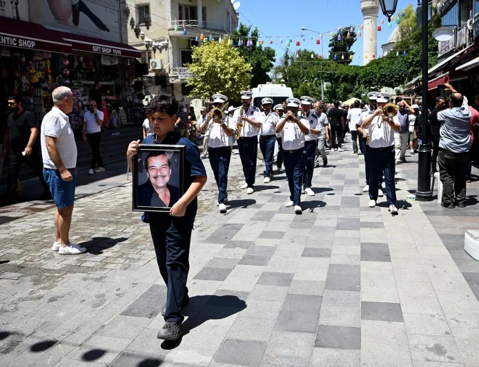EFSANE  BELEDİYE BAŞKANI ENGİN BERBEROĞLU SON YOLCULUĞUNA UĞURLANDI