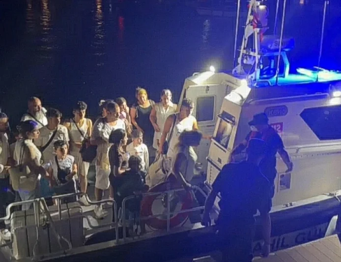 Muğla Açıklarında Göçmen Kaçakçılığı Operasyonu: Yelkenli Teknede 25 Düzensiz Göçmen, 7 Şüpheli Yakalandı