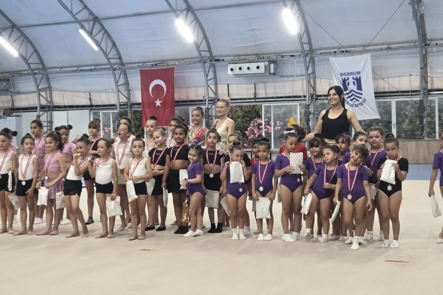 Yalıkavaksporlu cimnastikçiler gösterileri ile hayran bıraktı