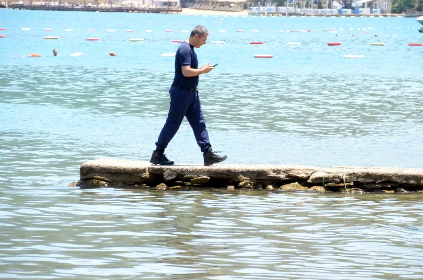 Bodrum'da Mavi bayraklı koyda tatilcilere sintine şoku, denizi aniden boşalttılar