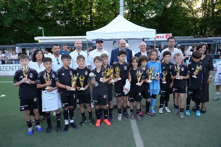 BODRUMLU FUTBOLCU AARIN ZİYA LOBAÇ, BEŞİKTAŞ KAFİLESİYLE ALMANYA'DAAKİ TURNUVADA HAYRAN BIRAKTI