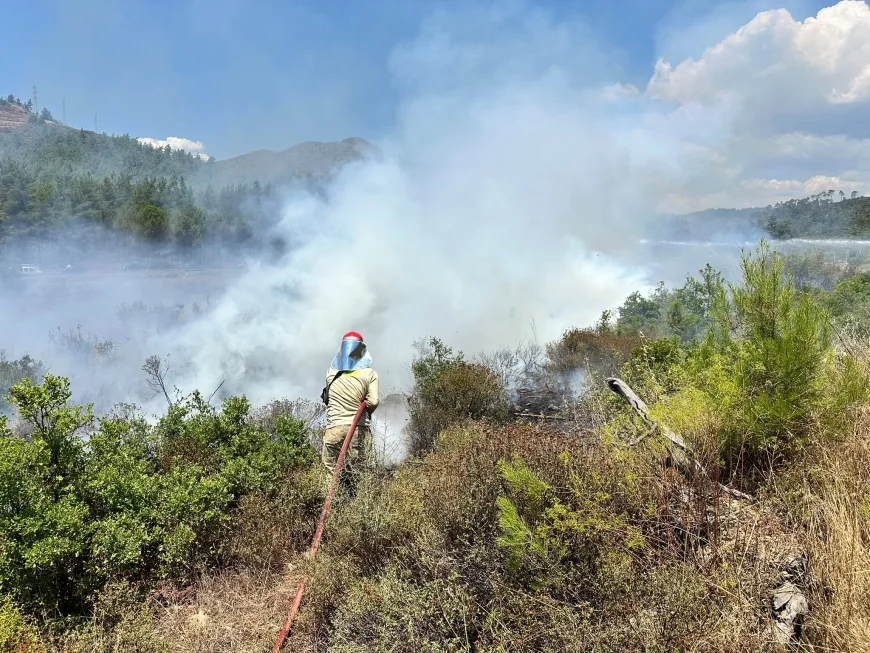 Marmaris'te Yıldırımın Çıkardığı Yangın Büyümeden Söndürüldü