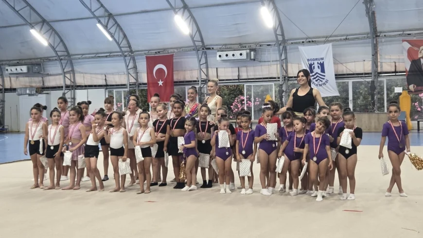 Yalıkavaksporlu cimnastikçiler gösterileri ile hayran bıraktı
